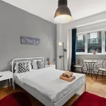 Old Town Studio City Center 23B