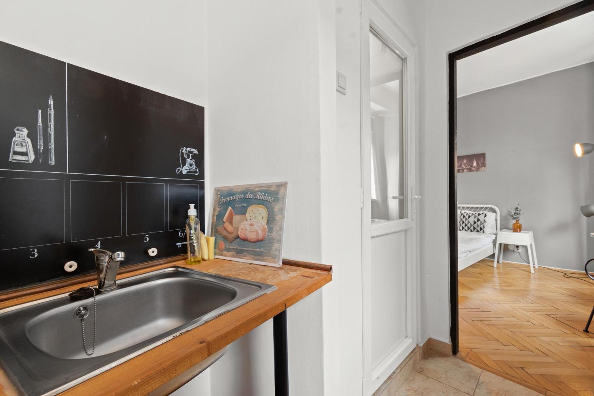 Old Town Center 23b Apartment